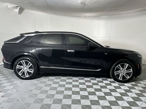 Used 2024 Cadillac Lyriq Tech RWD image 9