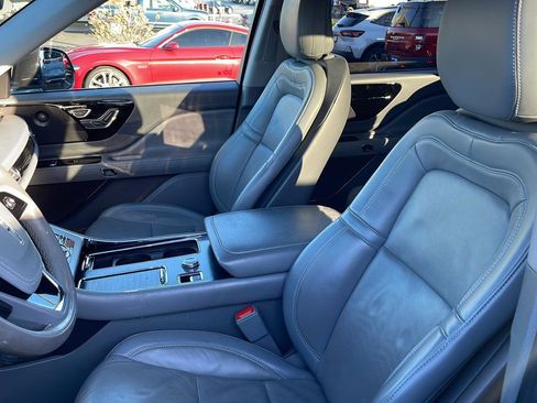 Used 2020 Lincoln Aviator Reserve w/ Elements Package Plus image 3