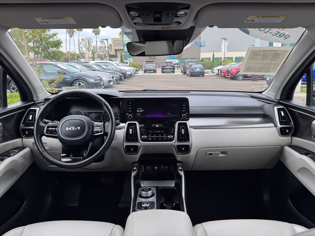 Used 2023 Kia Sorento EX w/ Panoramic Sunroof Package FWD image 12