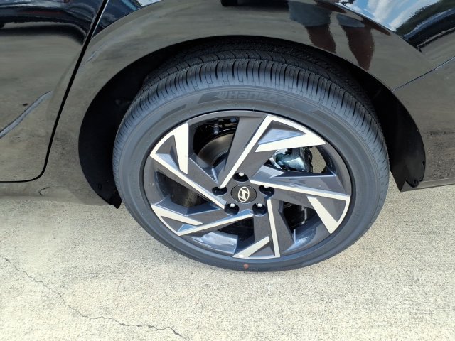New 2026 Hyundai Elantra Limited FWD image 20