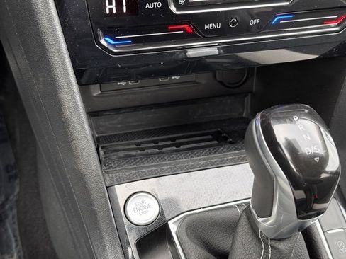 Used 2025 Volkswagen Taos SE image 14