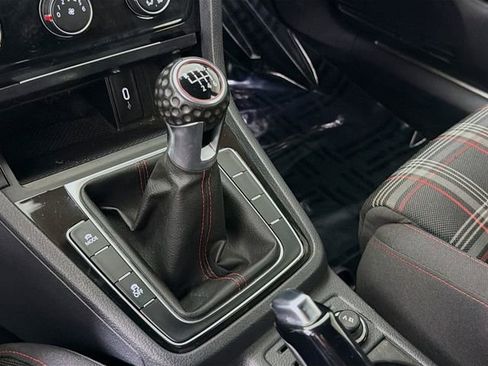 Used 2020 Volkswagen GTI S image 17