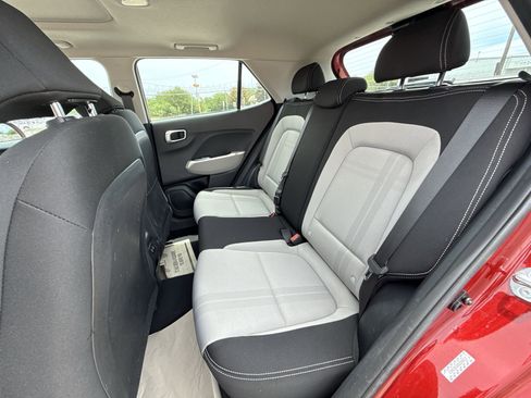 Used 2024 Hyundai Venue SEL FWD image 25