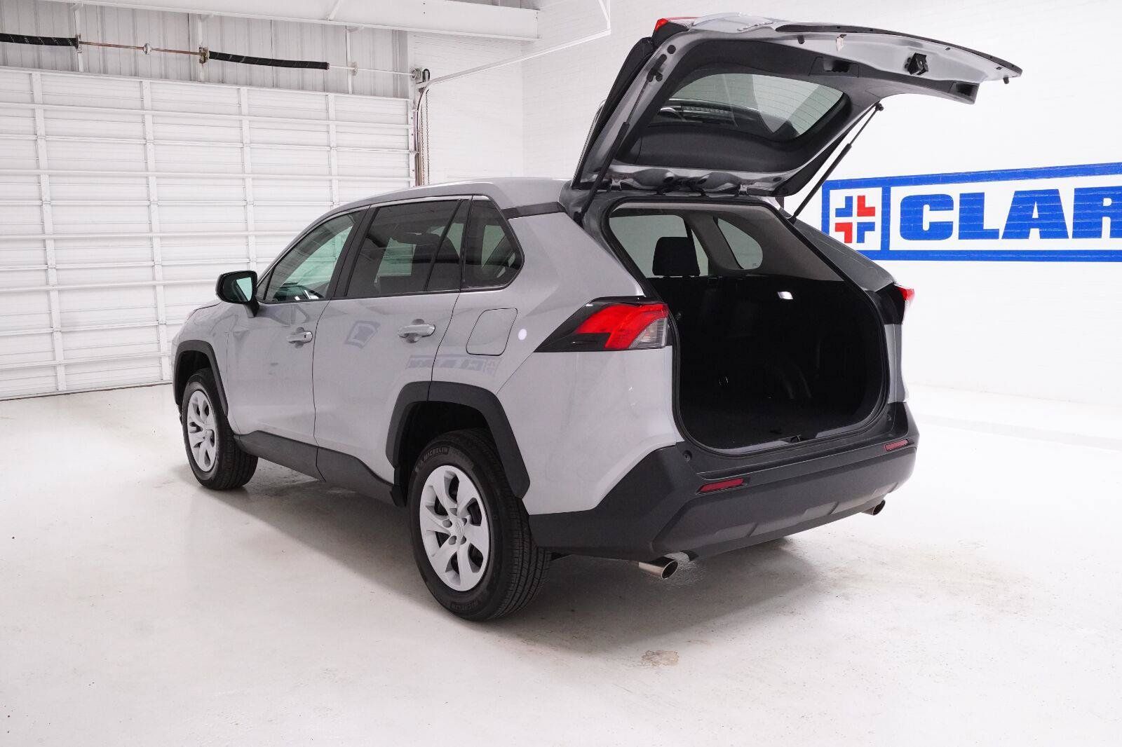 Used 2025 Toyota RAV4 LE AWD/4WD image 33