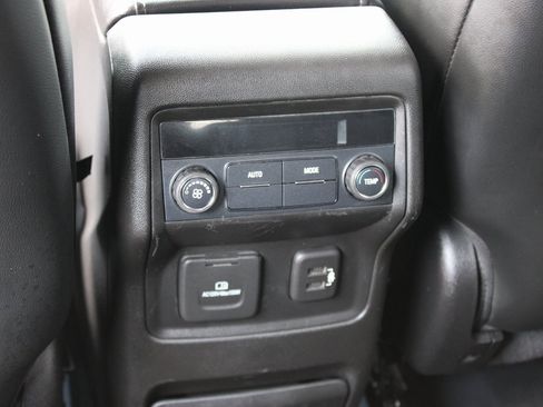 Used 2019 GMC Acadia SLT image 16