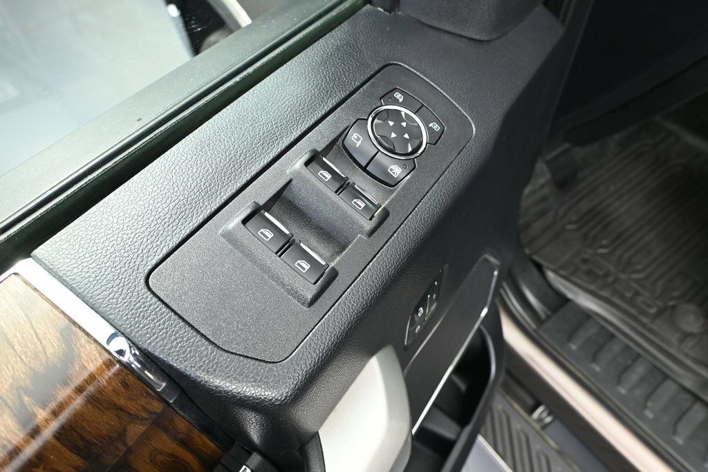 Used 2019 Ford F150 Lariat w/ Equipment Group 502A Luxury AWD/4WD image 15