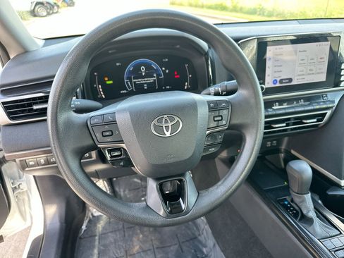 Used 2025 Toyota Camry LE FWD image 14