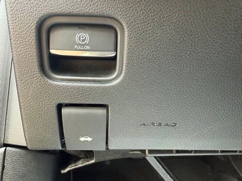 Used 2023 Jeep Grand Cherokee Altitude image 17