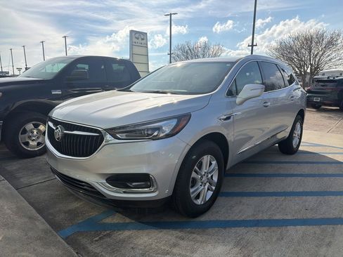 Used 2021 Buick Enclave Essence w/ Sound and Sites Package image 2