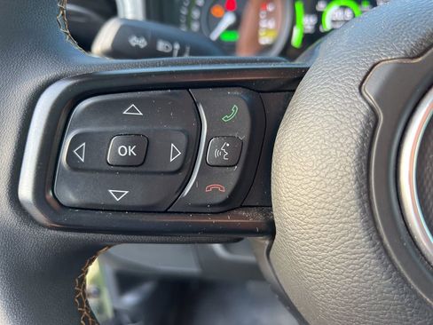Used 2024 Jeep Wrangler Unlimited AWD/4WD image 12