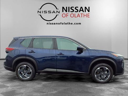 Certified 2025 Nissan Rogue SV image 31