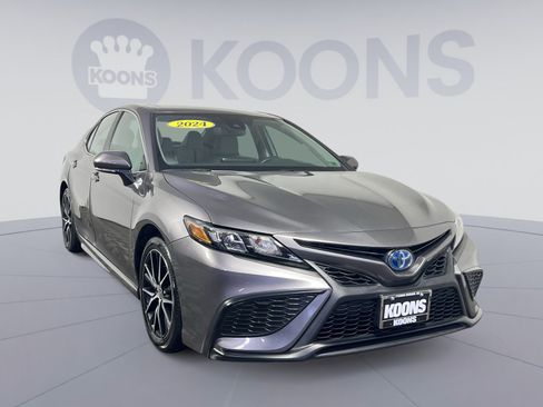 Used 2024 Toyota Camry SE image 10