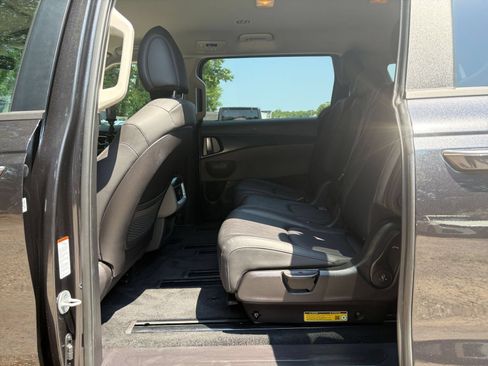 Used 2026 Kia Carnival FWD image 27
