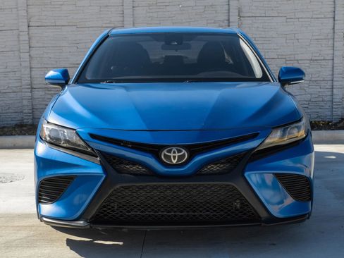 Used 2019 Toyota Camry SE image 6
