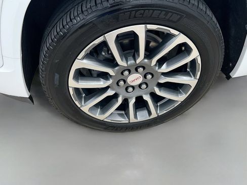 Used 2022 GMC Acadia Denali w/ Denali Ultimate Package FWD image 33