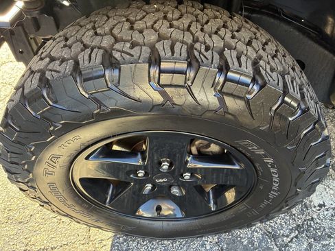 Used 2017 Jeep Wrangler Sport w/ Quick Order Package 24S AWD/4WD image 28