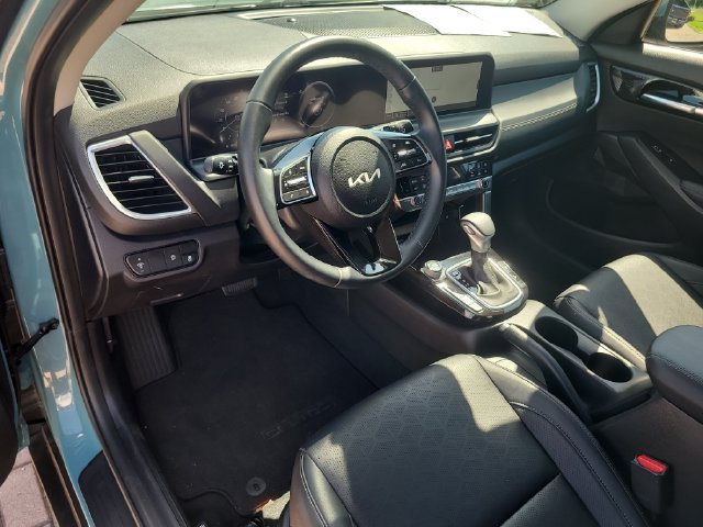 Used 2025 Kia Seltos EX w/ EX Sunroof Package FWD image 18