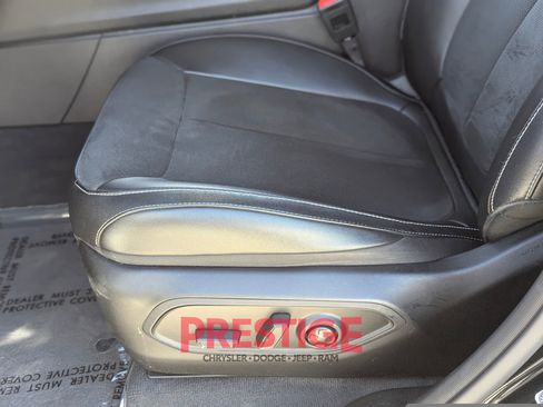 Used 2023 Jeep Grand Cherokee Altitude AWD/4WD image 27