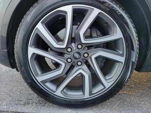 Used 2024 Land Rover Discovery Dynamic SE image 15