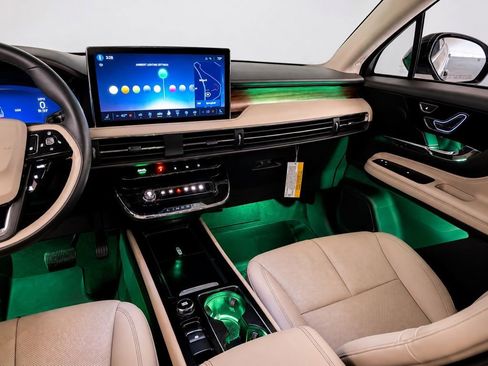 Used 2024 Lincoln Corsair Grand Touring w/ Rear Removable Package Tray AWD/4WD image 32