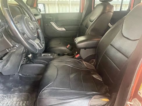 Used 2014 Jeep Wrangler Unlimited Sahara w/ Connectivity Group image 18