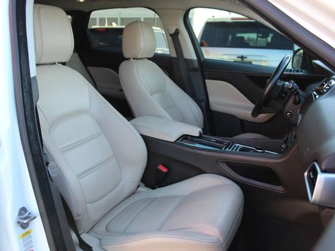 Used 2018 Jaguar F-PACE Prestige image 15