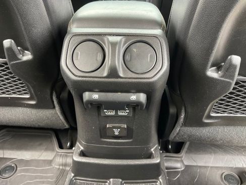 Used 2024 Jeep Wrangler Unlimited Sahara w/ Technology Group AWD/4WD image 38
