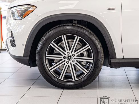 Used 2025 Mercedes-Benz GLE 450e 4MATIC w/ Driver Assistance Package image 7