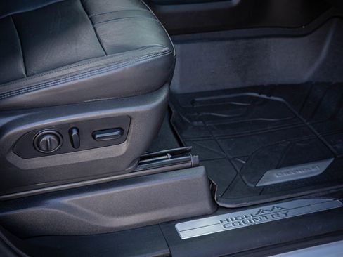 Used 2022 Chevrolet Silverado 3500 High Country image 31