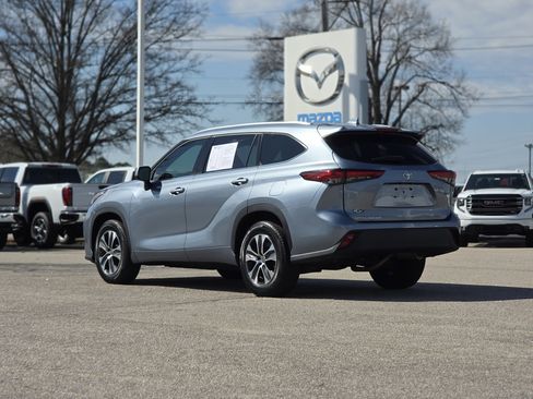 Used 2021 Toyota Highlander XLE image 6