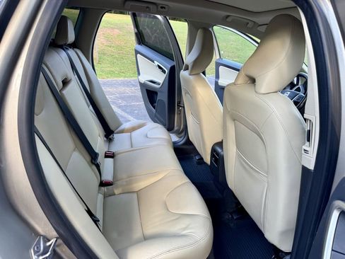 Used 2016 Volvo XC60 T6 w/ Proximity Package AWD/4WD image 6