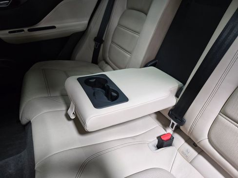 Used 2020 Jaguar F-PACE Prestige image 34
