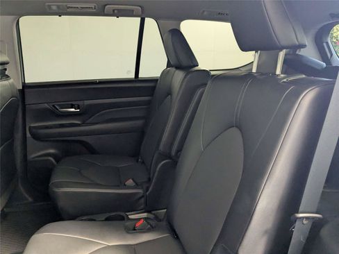 Certified 2024 Toyota Grand Highlander FWD image 34