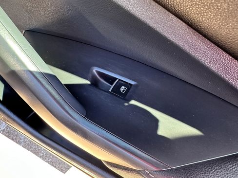 Used 2023 Volkswagen Jetta SE w/ Panoramic Sunroof Package image 34