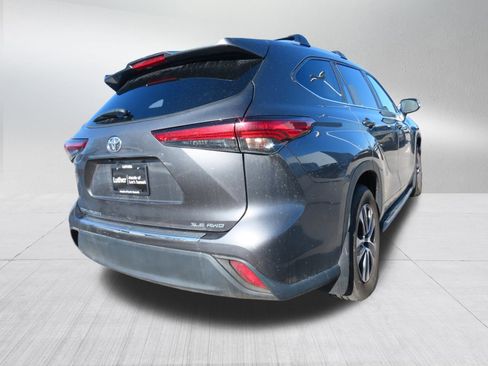 Used 2023 Toyota Highlander XLE image 7