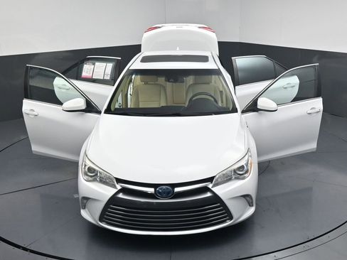 Used 2017 Toyota Camry XLE w/ Moonroof Package FWD image 24