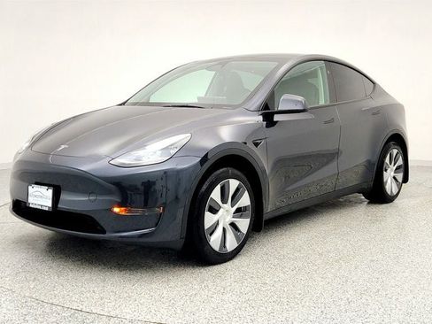 Used 2024 Tesla Model Y 2WD image 1