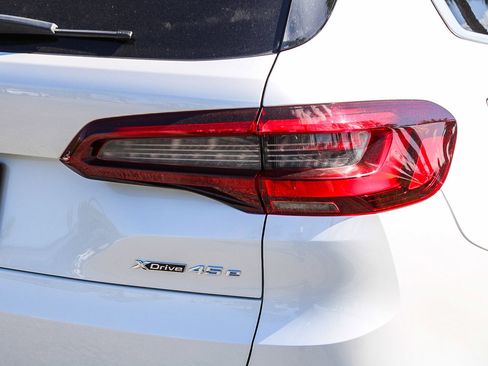 Used 2023 BMW X5 xDrive45e w/ Parking Assistance Package image 7