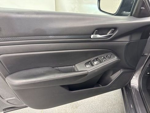 Used 2024 Nissan Altima 2.5 SV FWD image 18