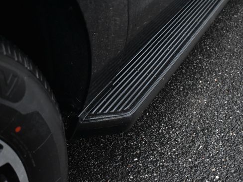 Used 2024 Ford Expedition XLT image 15