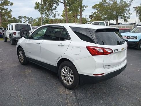 Used 2019 Chevrolet Equinox LS w/ LS Convenience Package AWD/4WD image 3