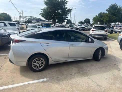 Used 2016 Toyota Prius Two FWD image 3