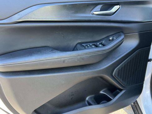 Used 2024 Jeep Grand Cherokee Altitude image 12