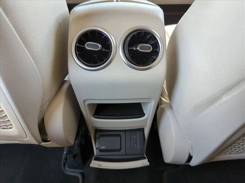 Used 2021 Mercedes-Benz GLB 250 4MATIC image 16