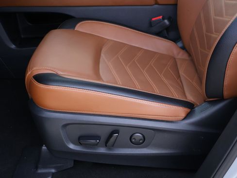 Used 2025 Nissan Pathfinder Platinum image 15