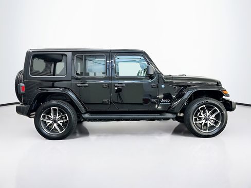 Used 2024 Jeep Wrangler Unlimited w/ Convenience Group AWD/4WD image 10