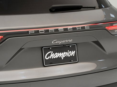 Used 2020 Porsche Cayenne image 13