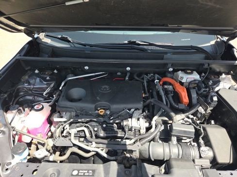 Used 2021 Toyota RAV4 LE w/ Carpet Mat Package (TMS) AWD/4WD image 3