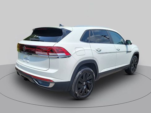 Used 2024 Volkswagen Atlas Cross Sport SE FWD image 3
