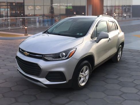 Used 2018 Chevrolet Trax LT w/ LT Convenience Package image 6